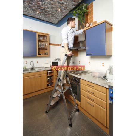 Krause MONTO Safety PlusLine egy oldalon járható lépcsőfokos állólétra